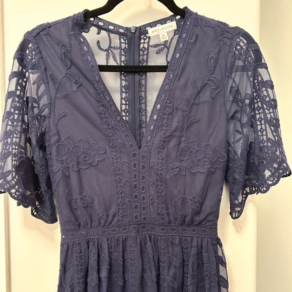 Navy Floral Lace Dress - Picture 3 of 8
